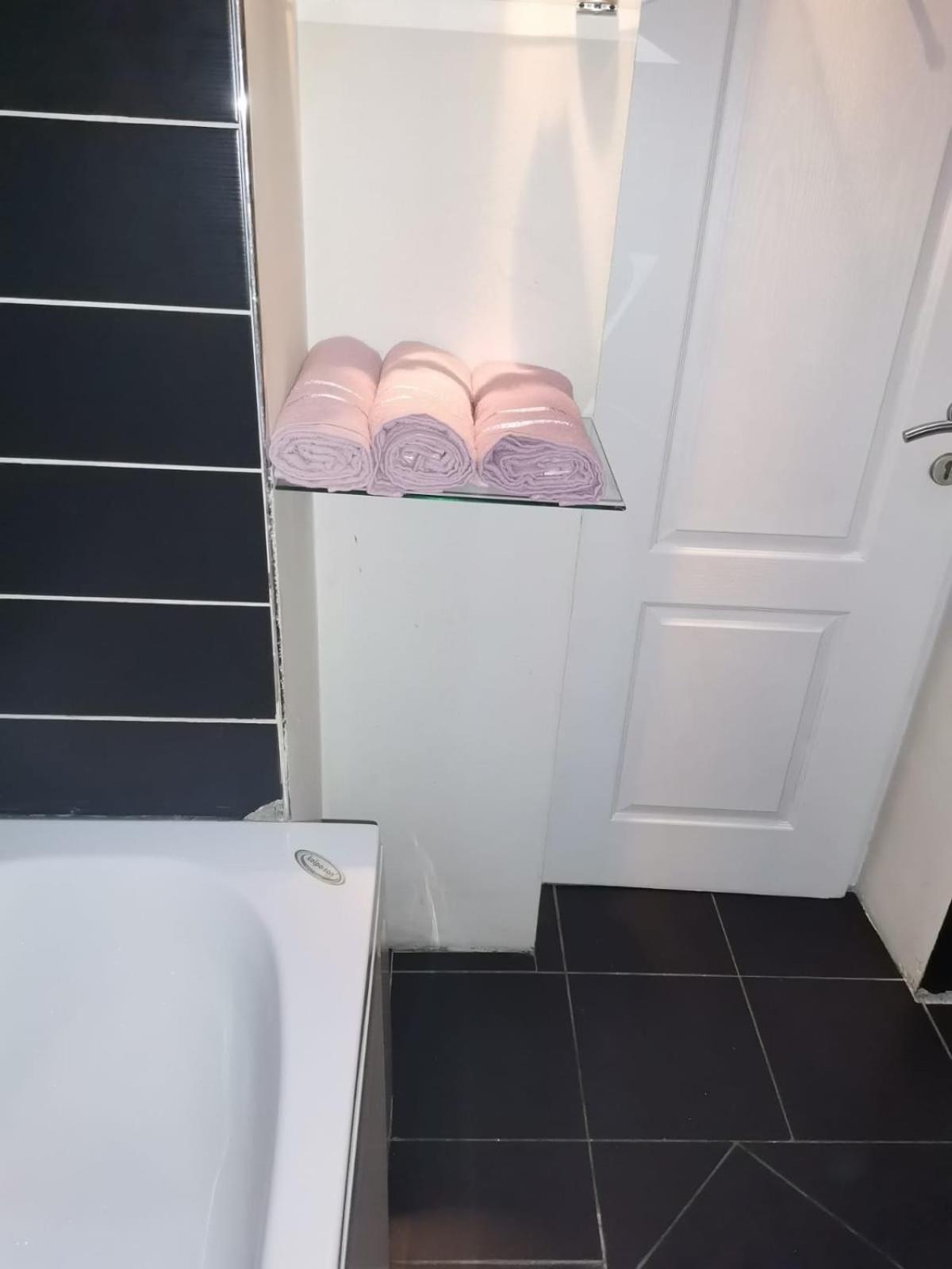 Apartman Black & White 2 Free Parking Apartment